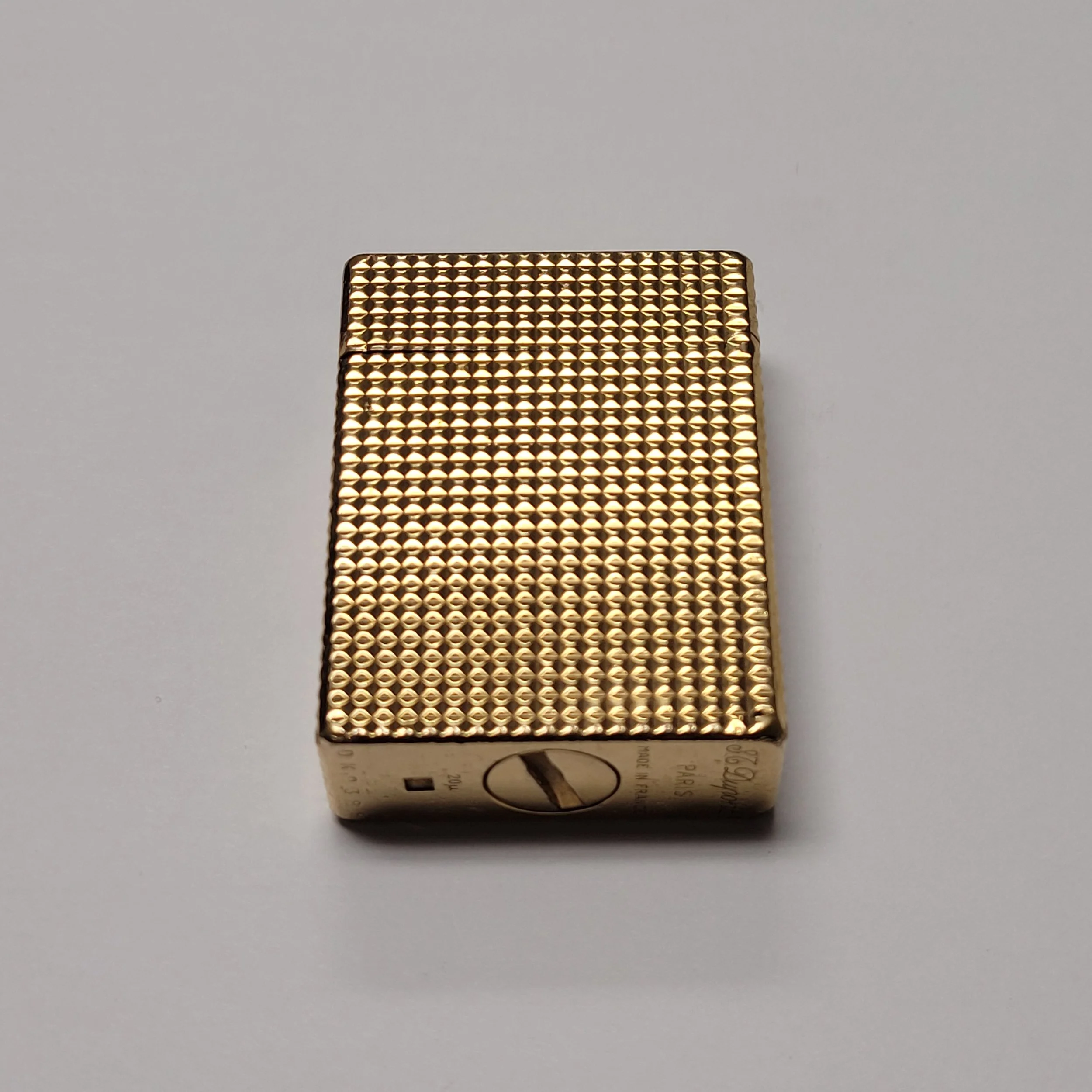 S.T. Dupont Standard Gold Plated Hobnail Design — Elegant S.T. Dupont Standard Gold Plated Hobnail Design — Elegant